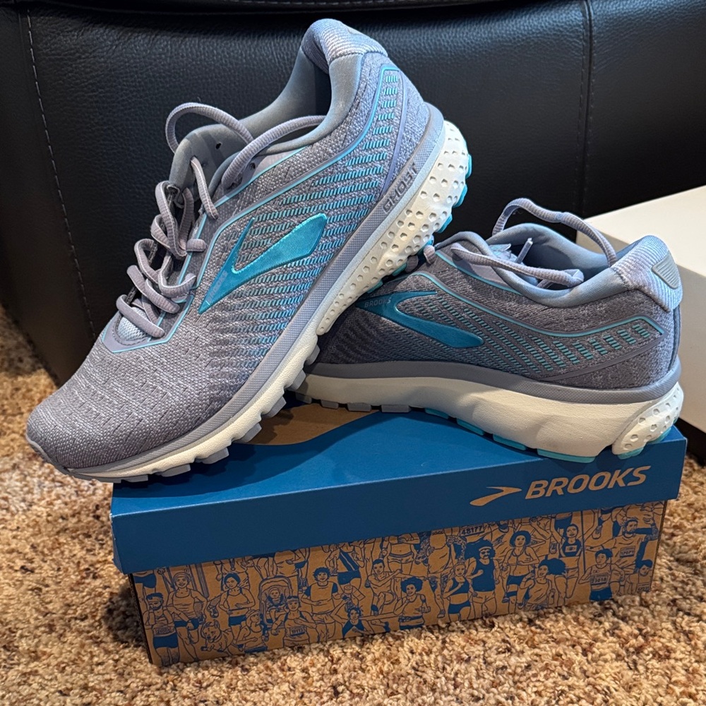 NIB Women’s Brooks Ghost 12 Shoes, Size 10